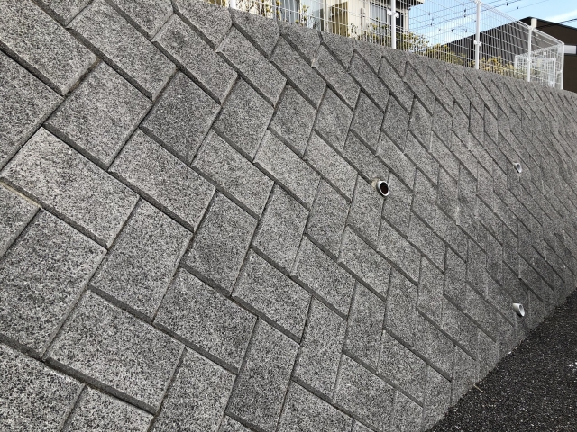 崖条例エリアの家は売れる？実際の買取条件と売却の現実を解説