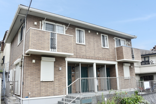 収益アパートを売却するとき、入居者対応はどうすればいい？失敗しない引き継ぎのコツ